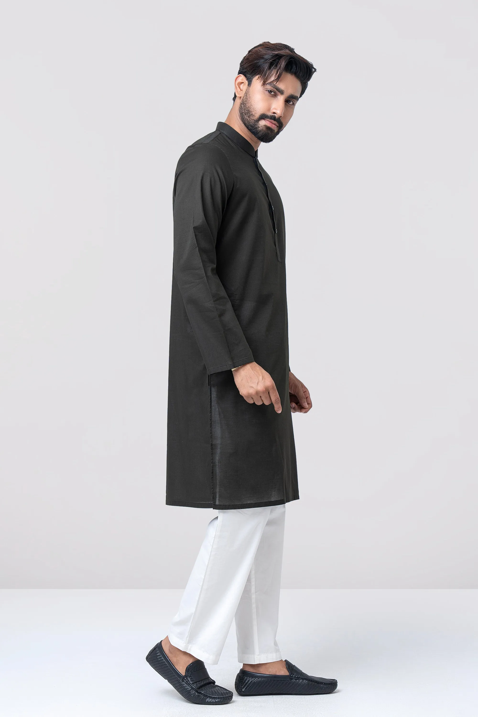Black Jubbah view 2